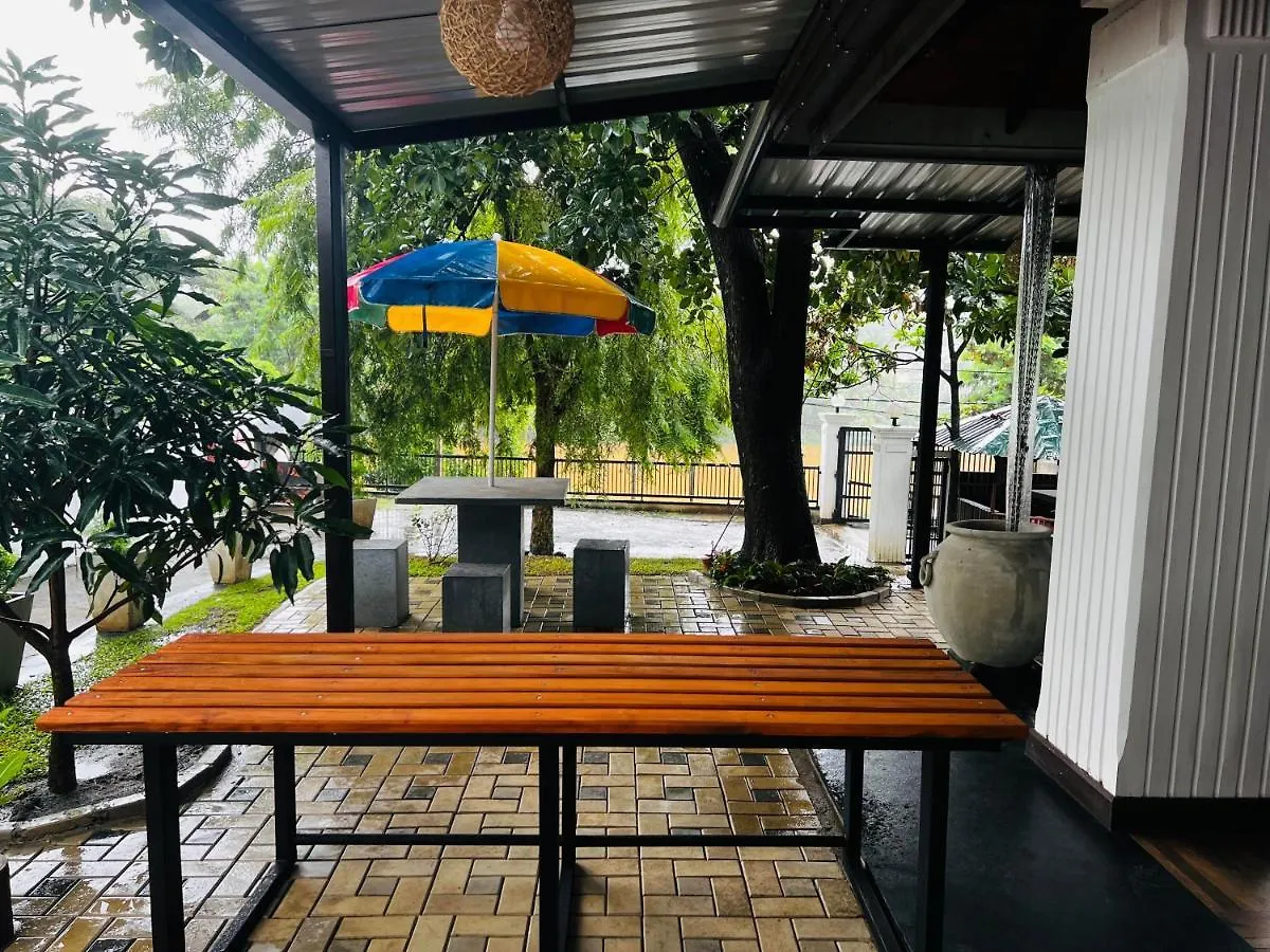 Sadamadala Guest House Канди