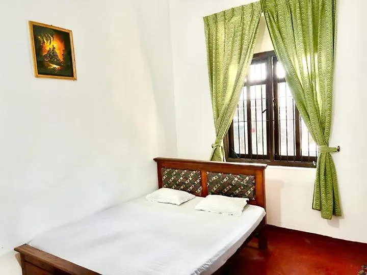 Sadamadala Guest House Канди