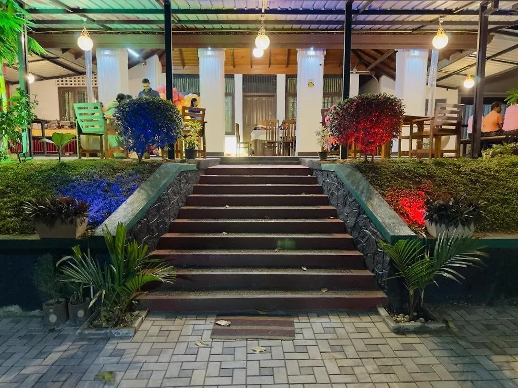 Sadamadala Guest House Канди